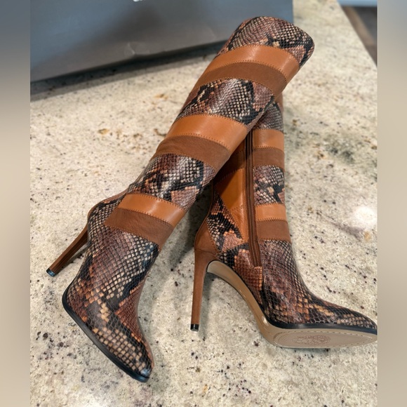 Vince Camuto Saraalan Snakeskin Print Leather Heeled Boots NEW